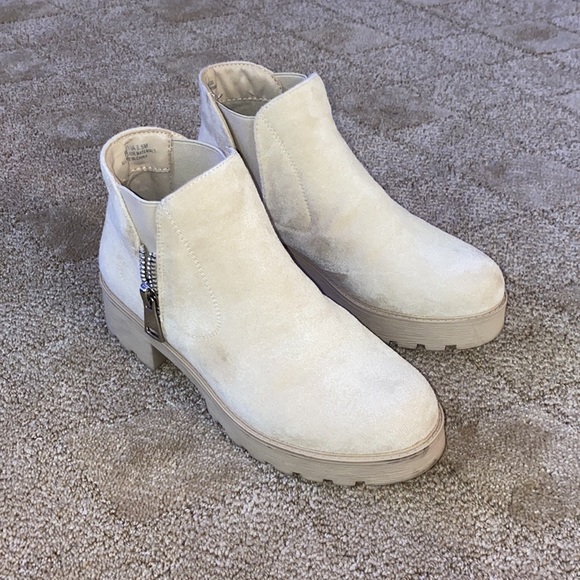 CUSHIONAIRE Women's Portia slip on boot +Memory Foam - Picture 7 of 11